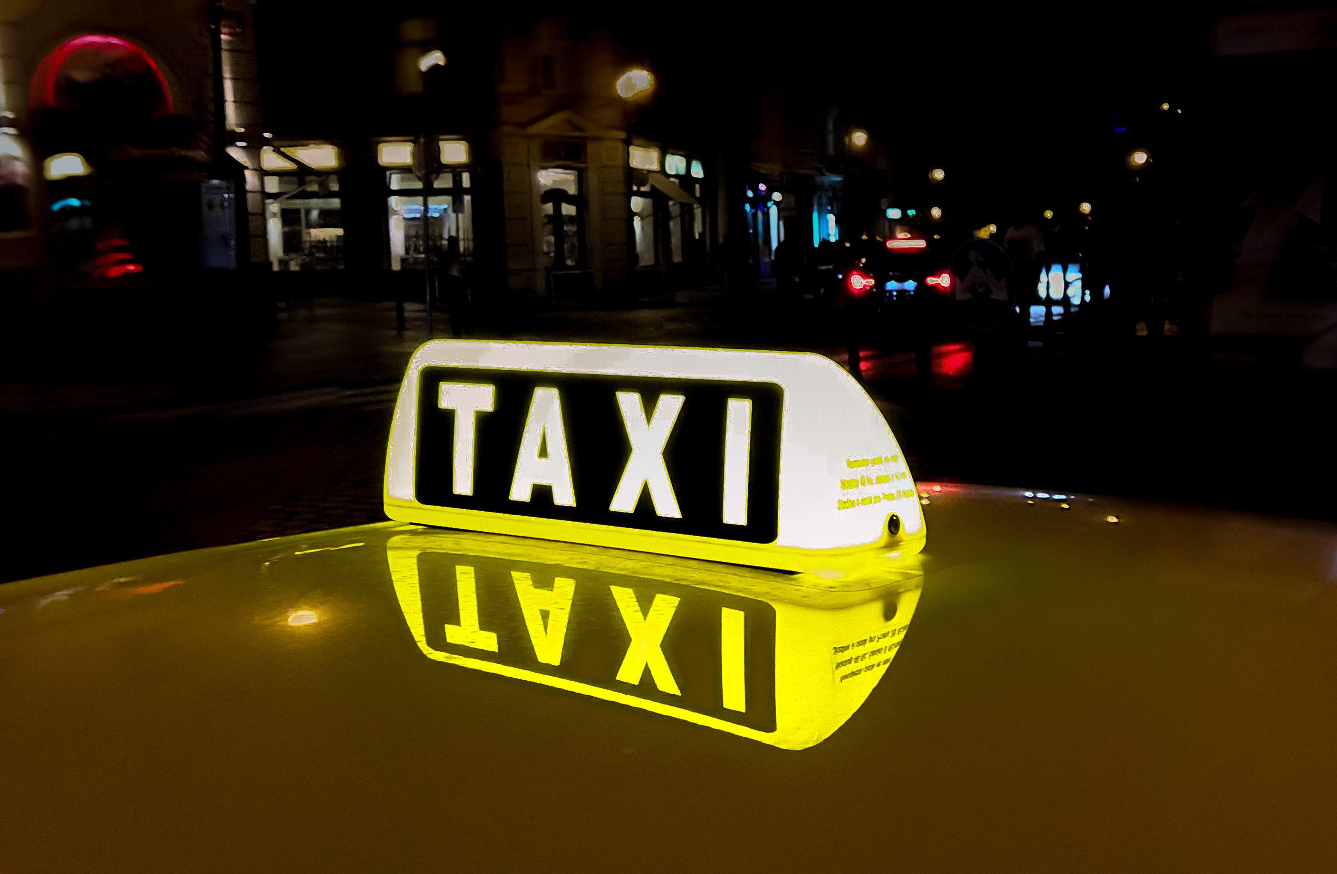 Do you need a taxi. такси. машина "такси". реклама поиск водителей. вызов такси.