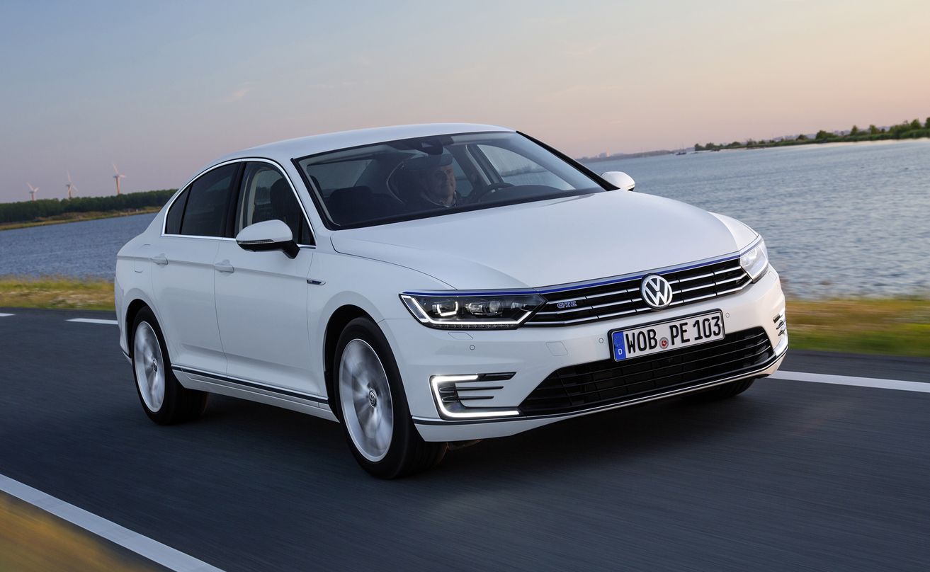 Volkswagen passat GTE już w Polsce i jeździ niemal za