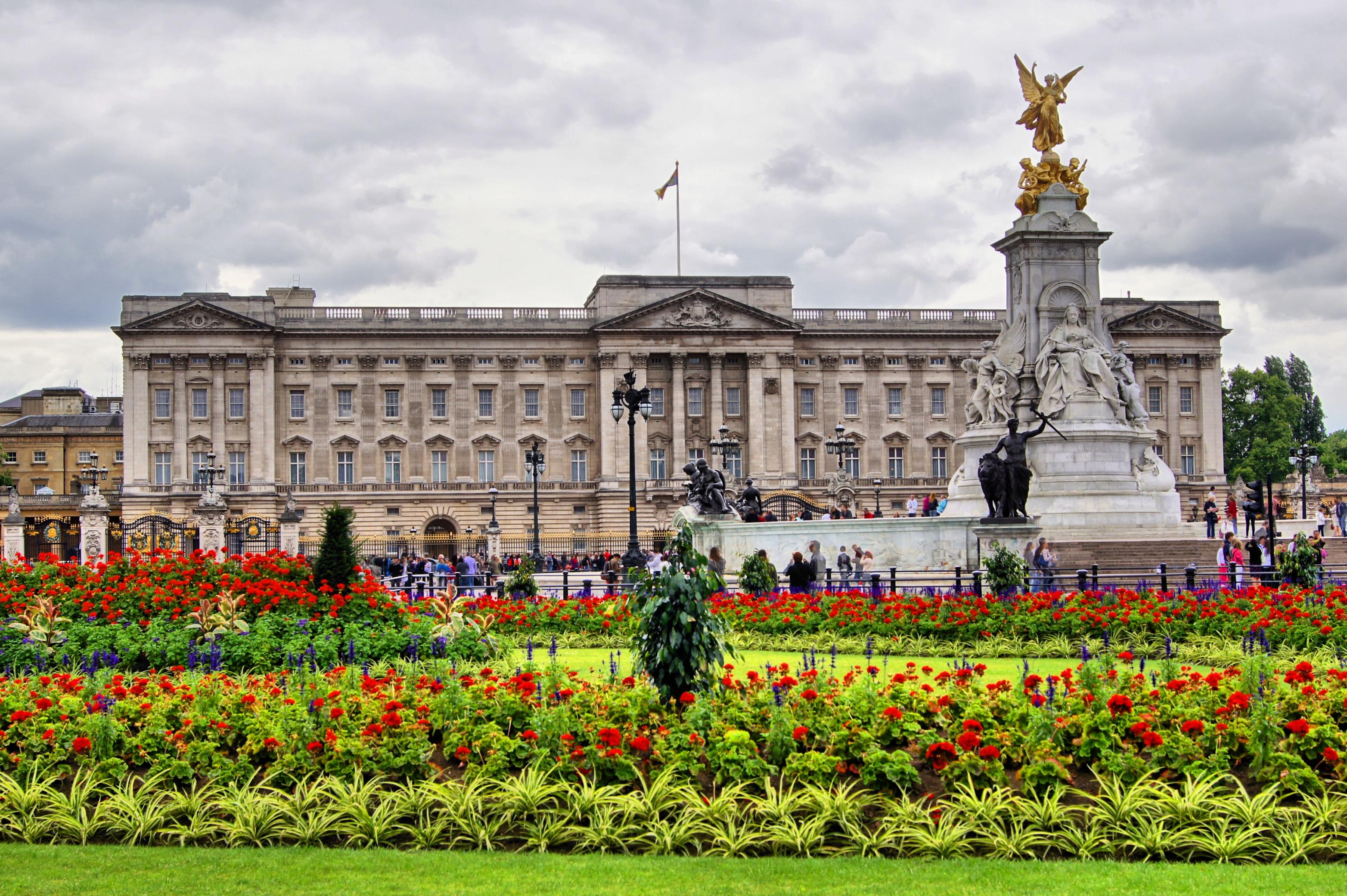 Ksiaze Karol Nie Zamieszka W Palacu Buckingham