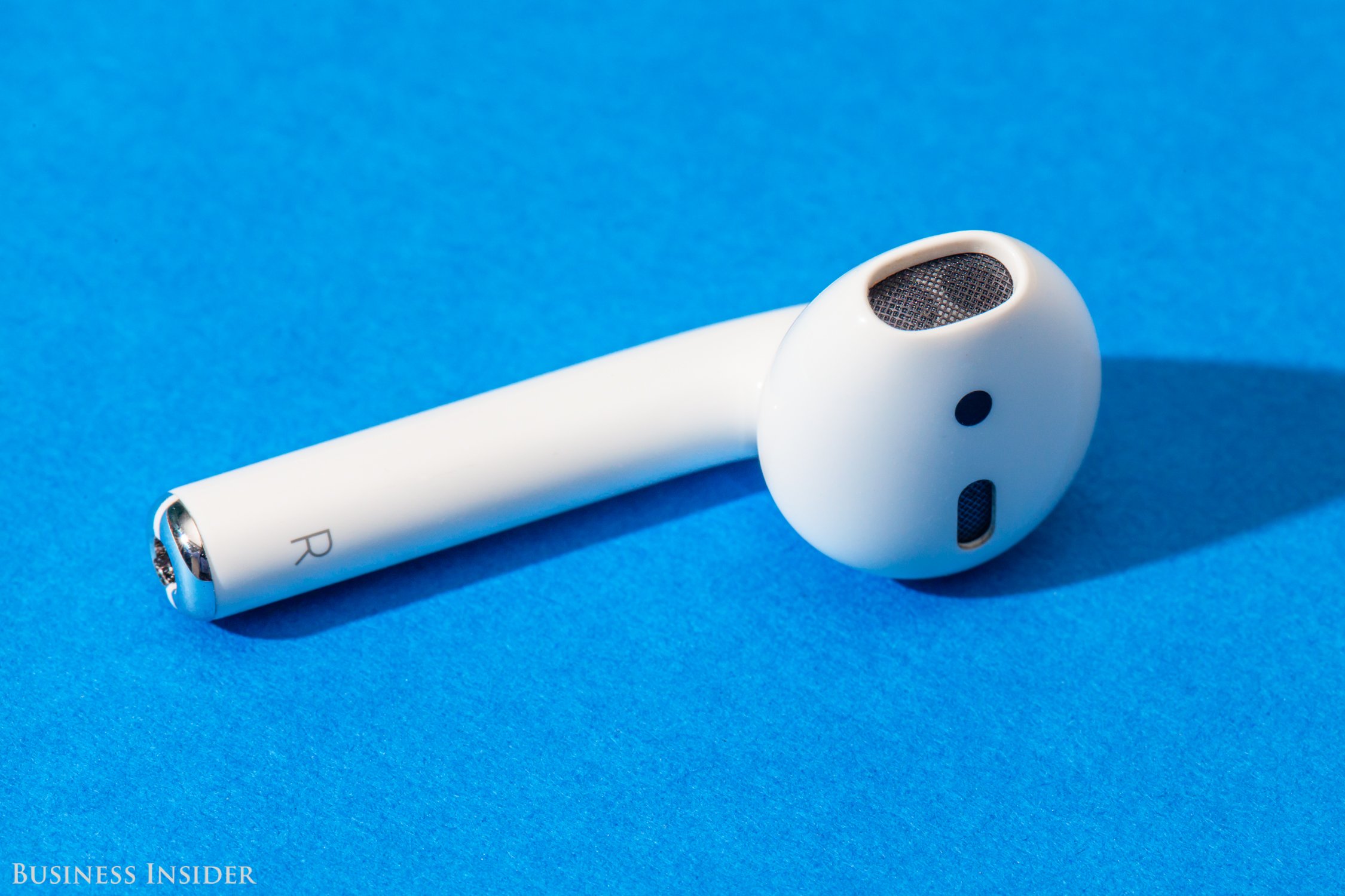 Apple AirPods - nowe słuchawki do iPhone'a