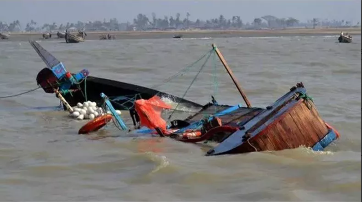 8 pupils die on their way to school as boat capsizes on Volta Lake