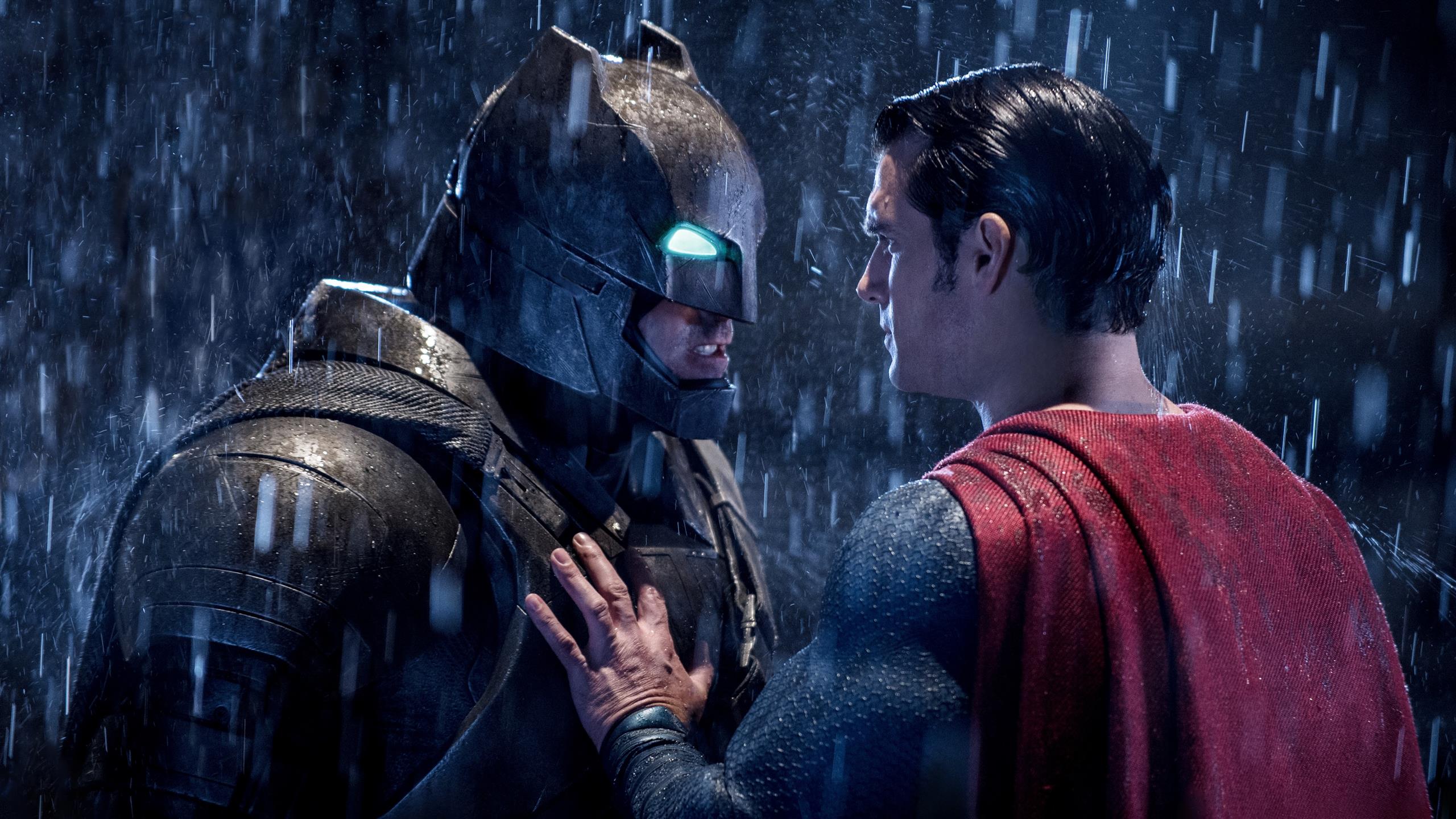 Batman vs Superman: Świt sprawiedliwości - dwóch superbohaterów ratuje świat