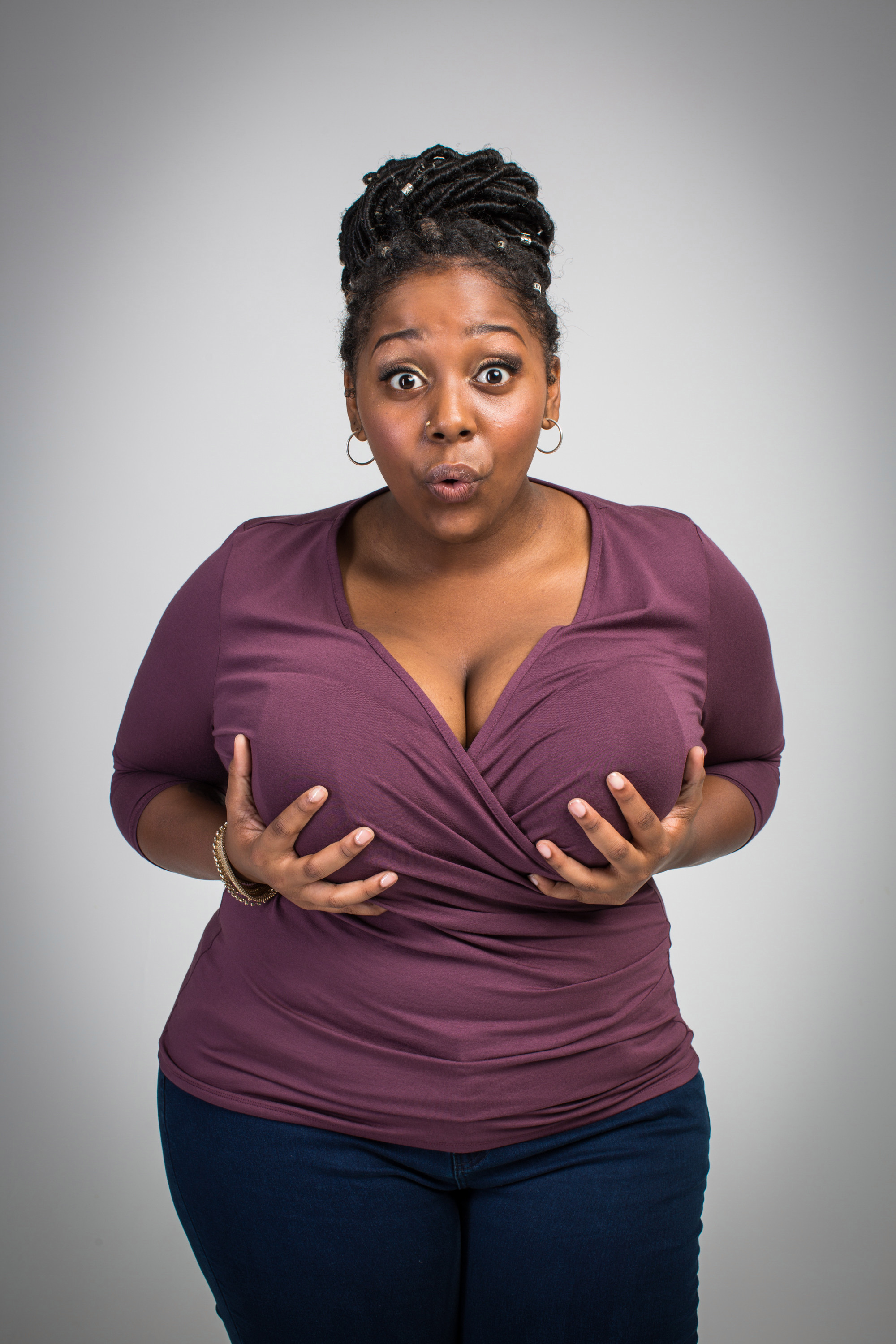 4 struggles of having big breasts