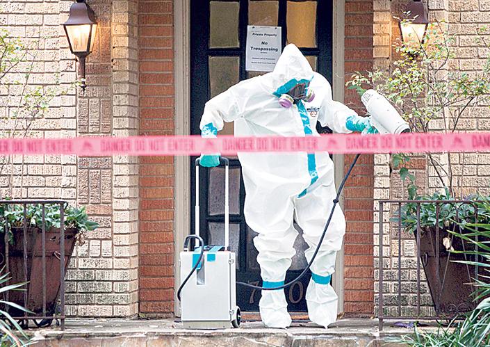 Védőruhában is elkapta az ebolát az ápolónő - Blikk
