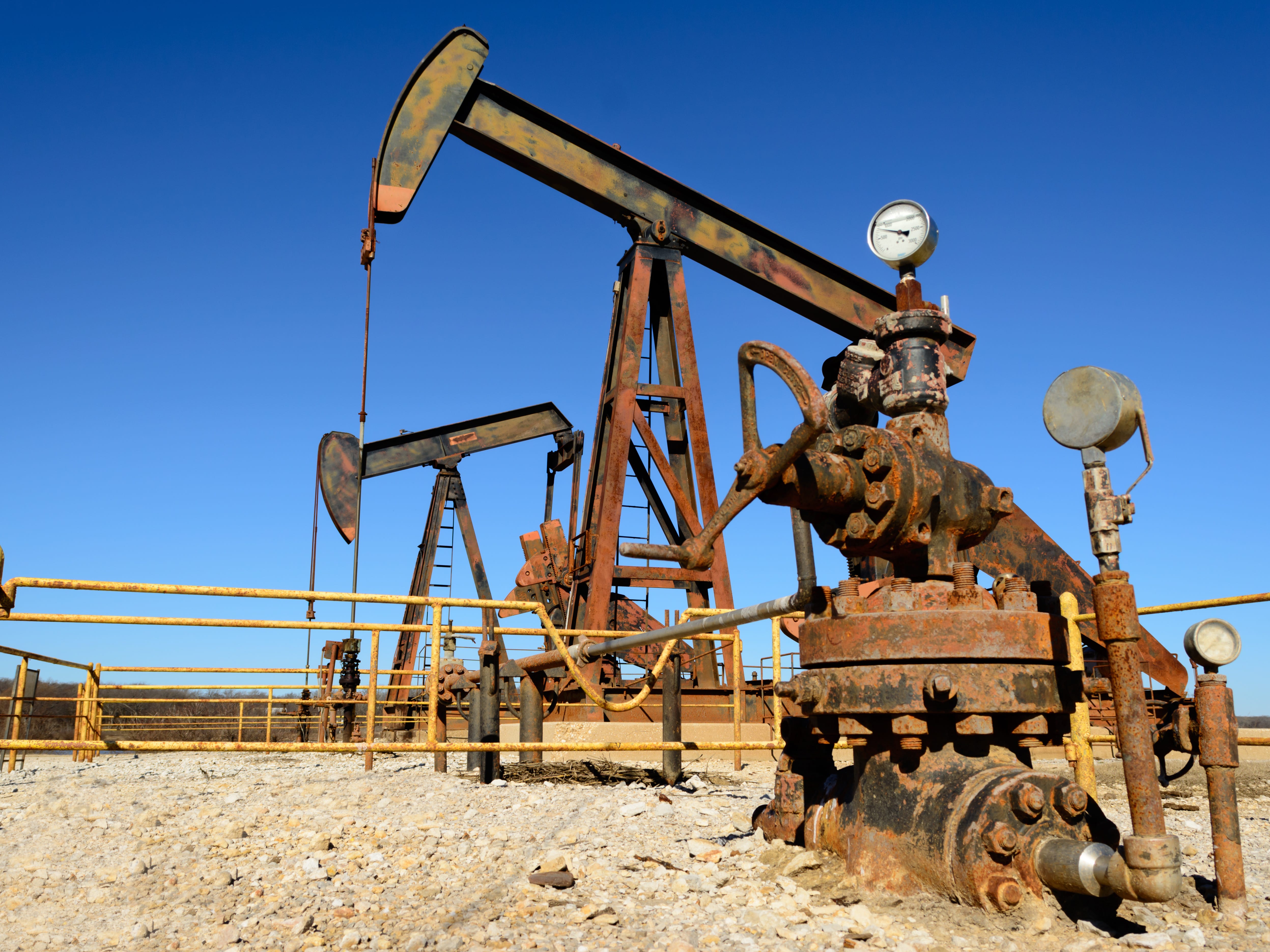 Global oil price decline creates winners and losers across Africa