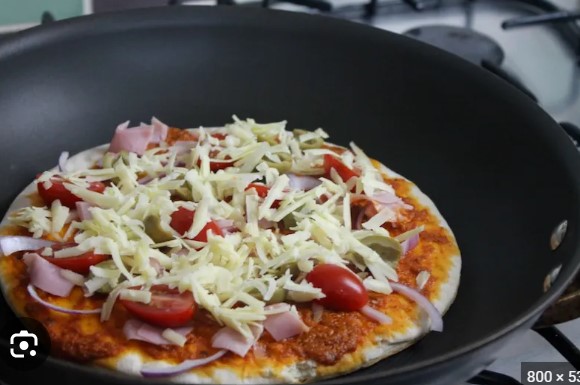 How to make pizza using a frying pan
