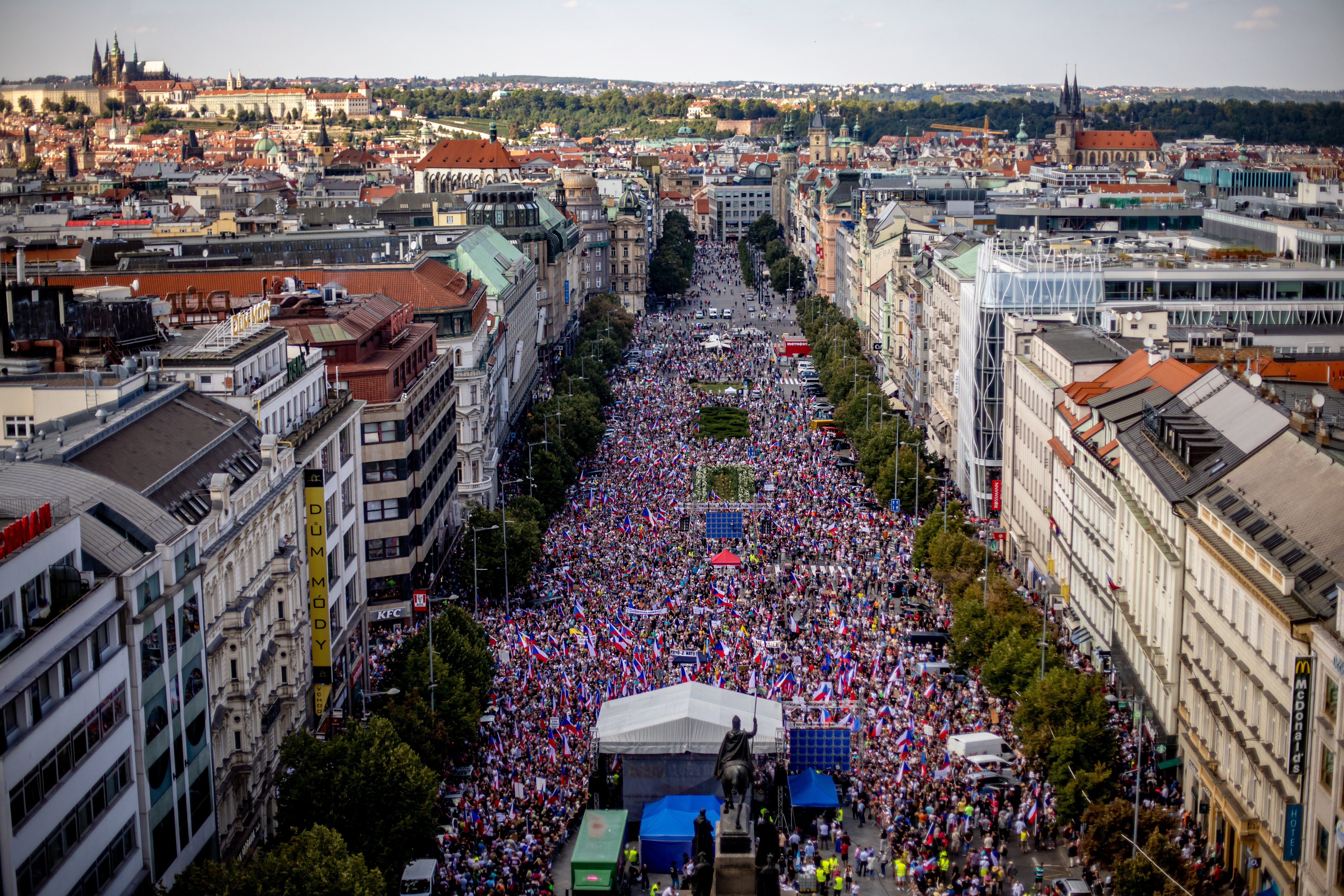 Wielkie protesty w stolicy Czech. "Panie Fialo, naród dał jasny sygnał" -  Wiadomości