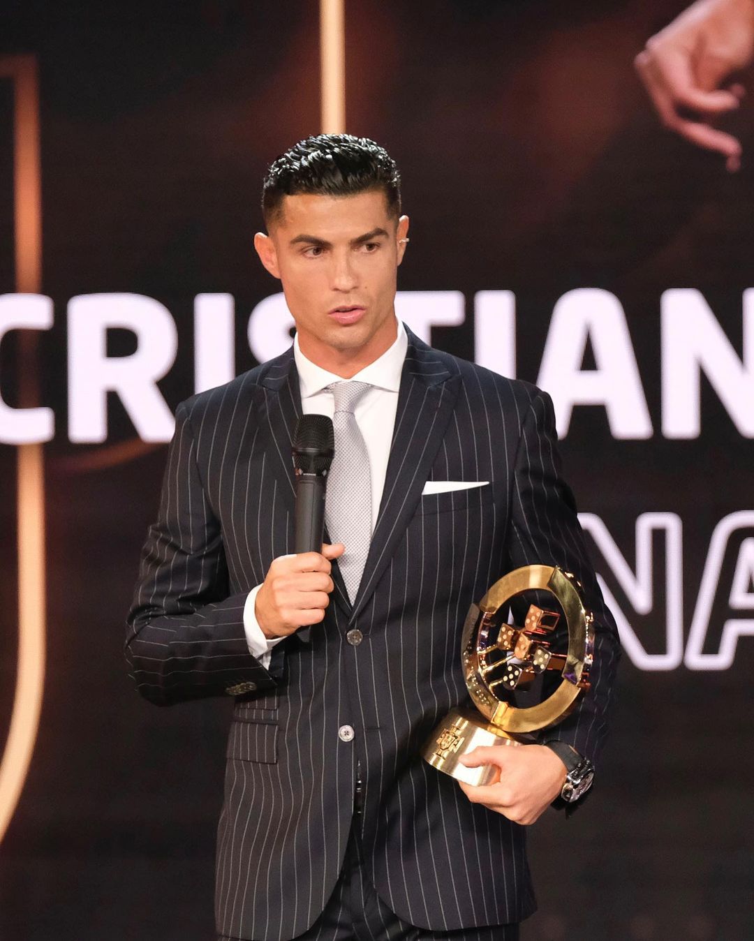 Cristiano Ronaldo bags best scorer award at 2022 Gala Quinas de Ouro [Photos]