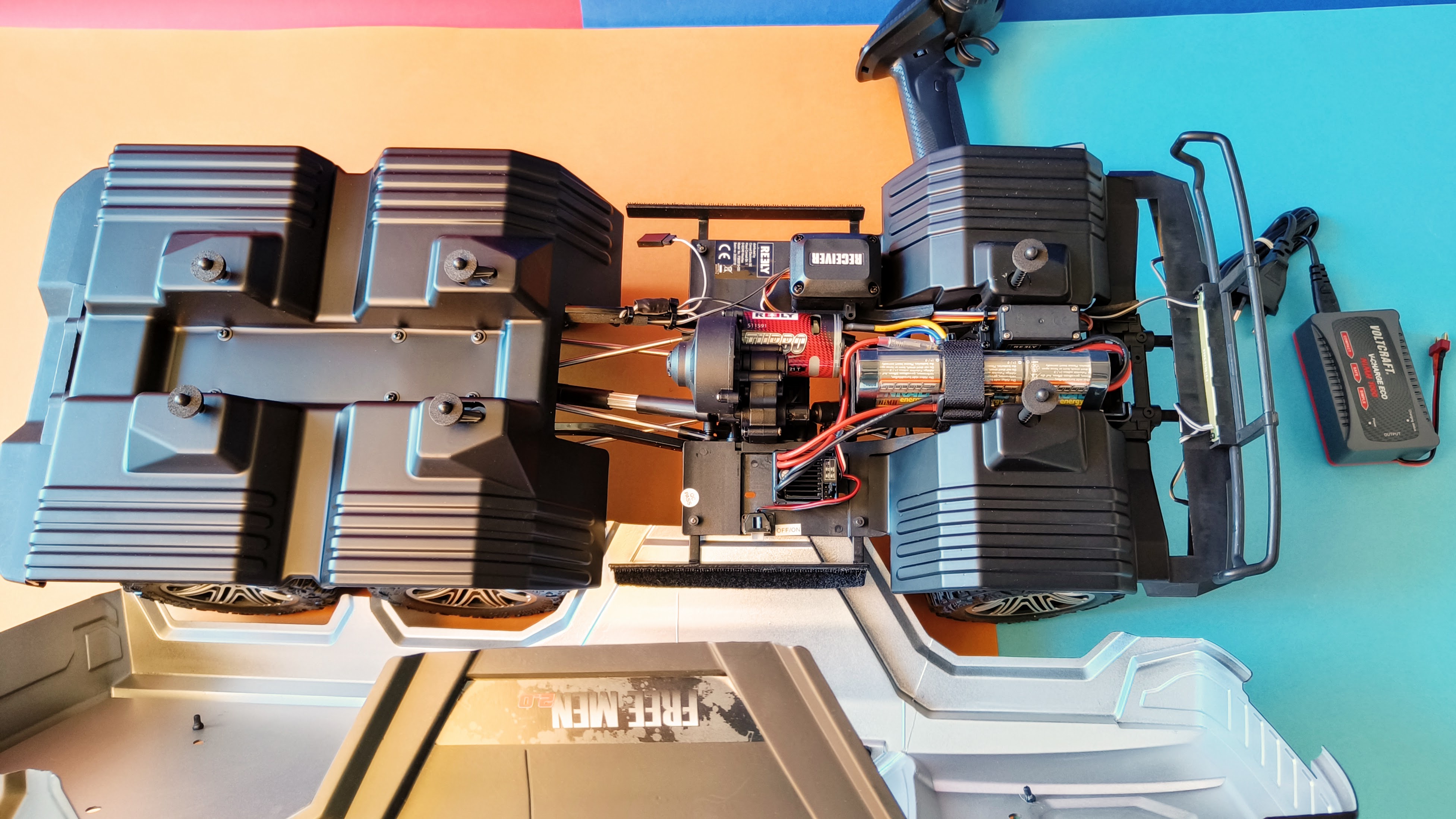 Reely Predator Brutaler Crawler mit drei Achsen: Reely Free Men 2.0 6x6 im Test ...