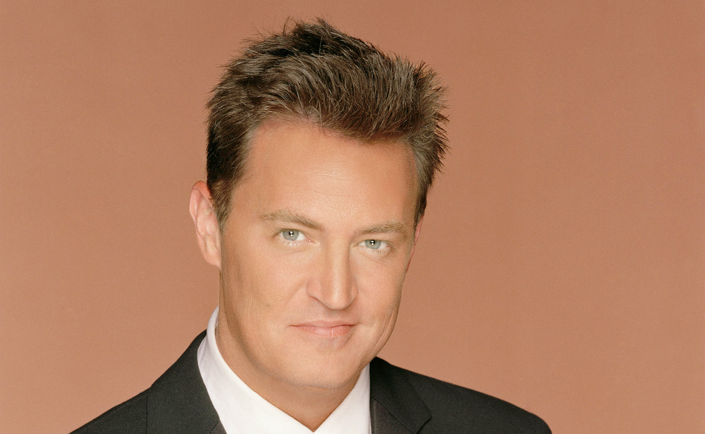 Ez derült ki a tragikus körülmények között elhunyt Matthew Perry haláláról Kiskegyed