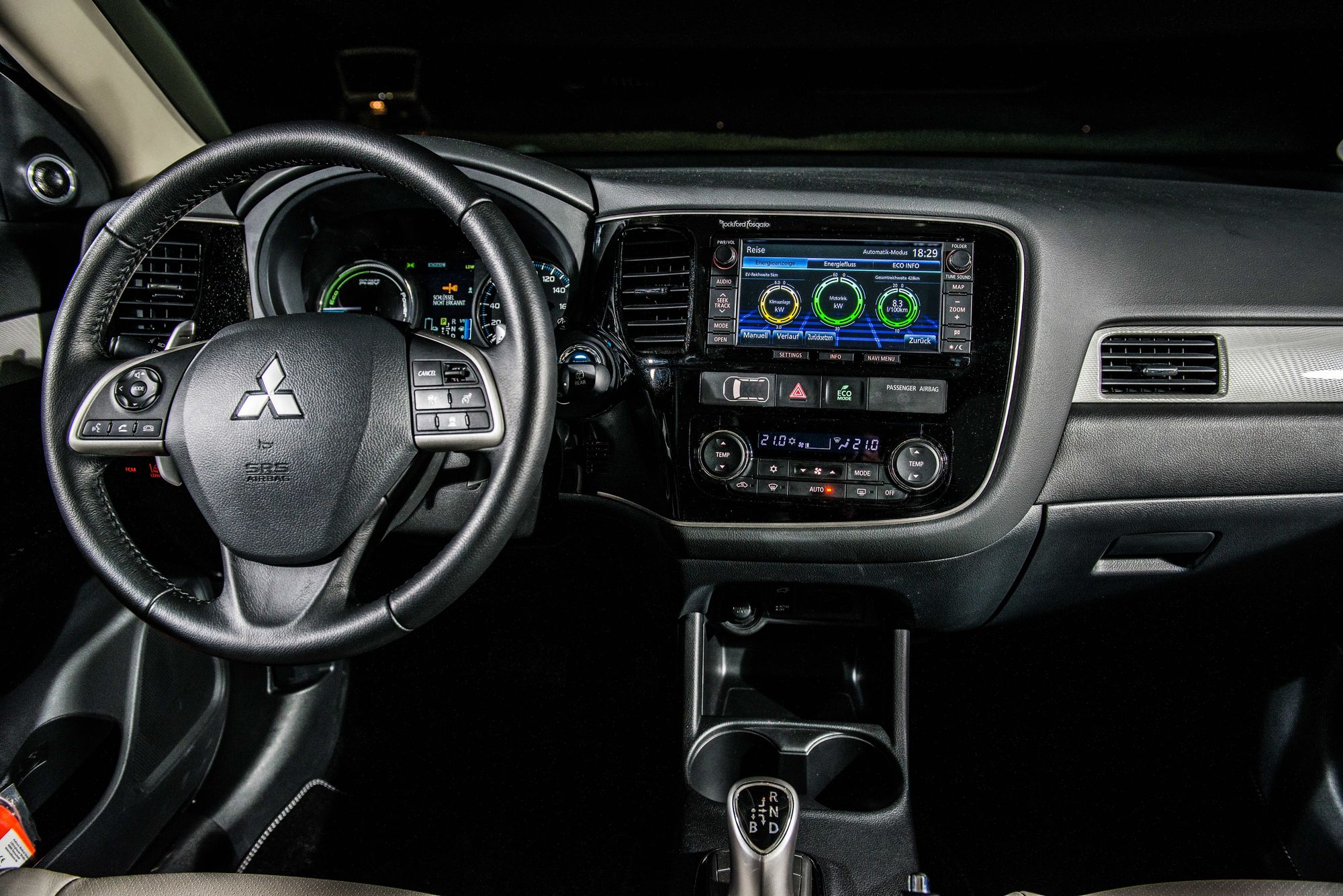 Z Japonii na polskie drogi! Nowy mitsubishi outlander PHEV