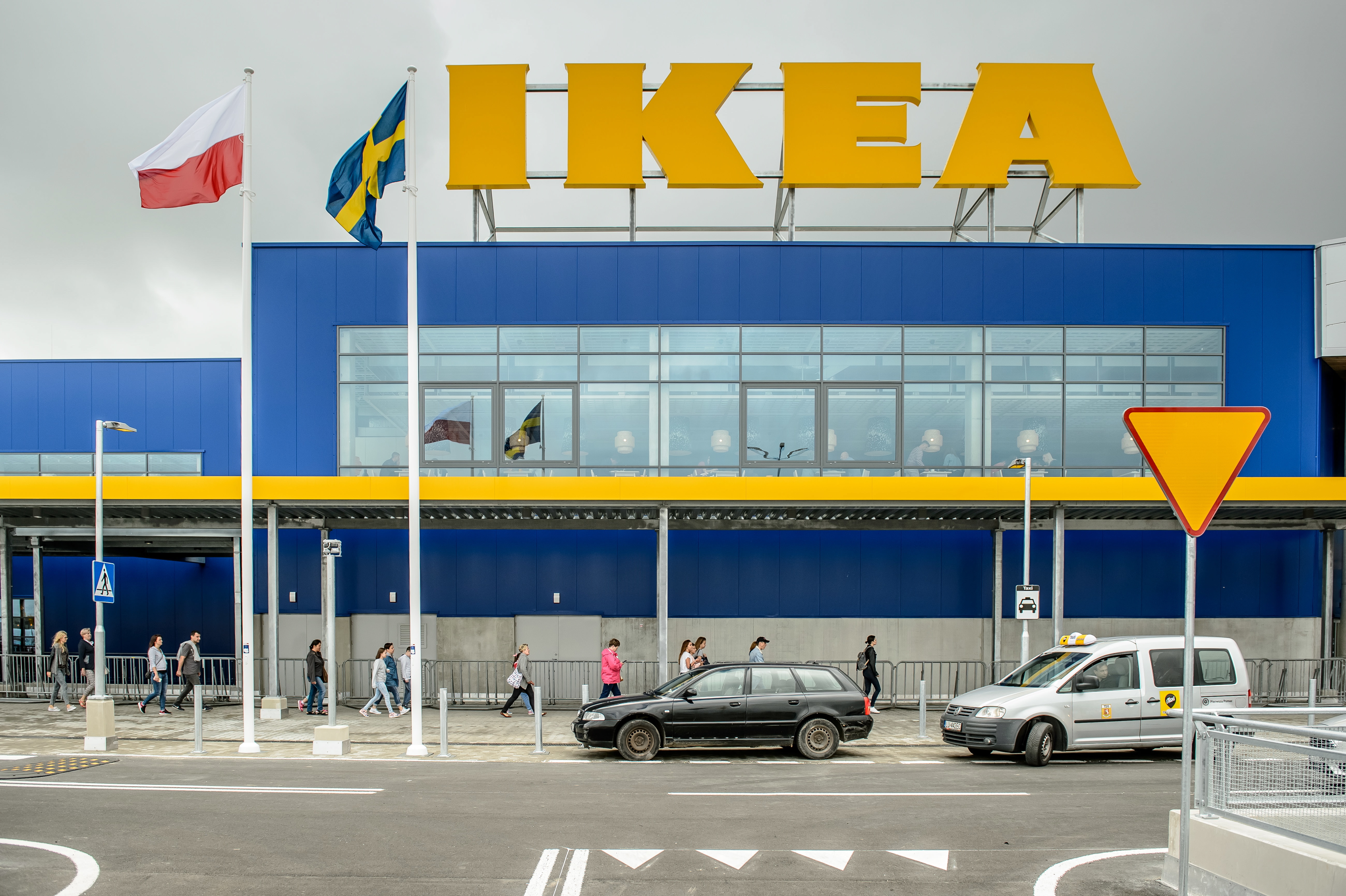 Pracownik IKEA zwolniony za krytykę LGBT? - Społeczeństwo - Newsweek.pl