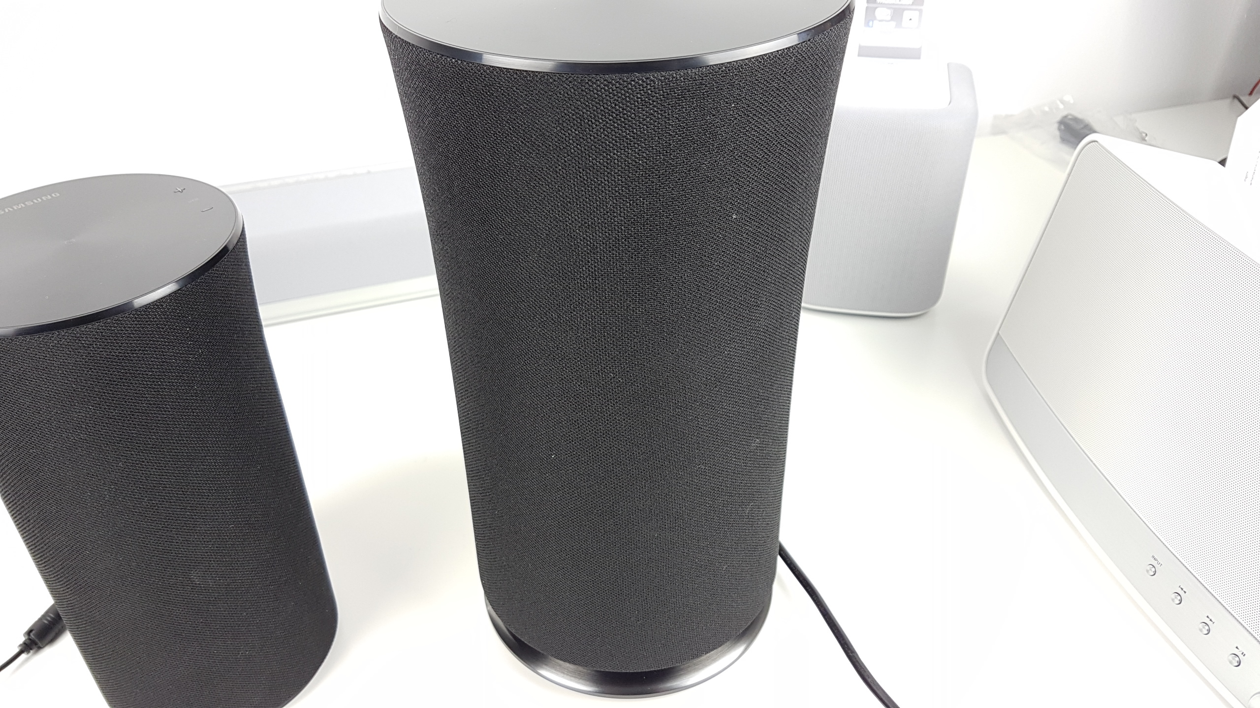 Samsung R5: 360-Grad-Multiroom mit sattem Wumms | Heise online bestenlisten