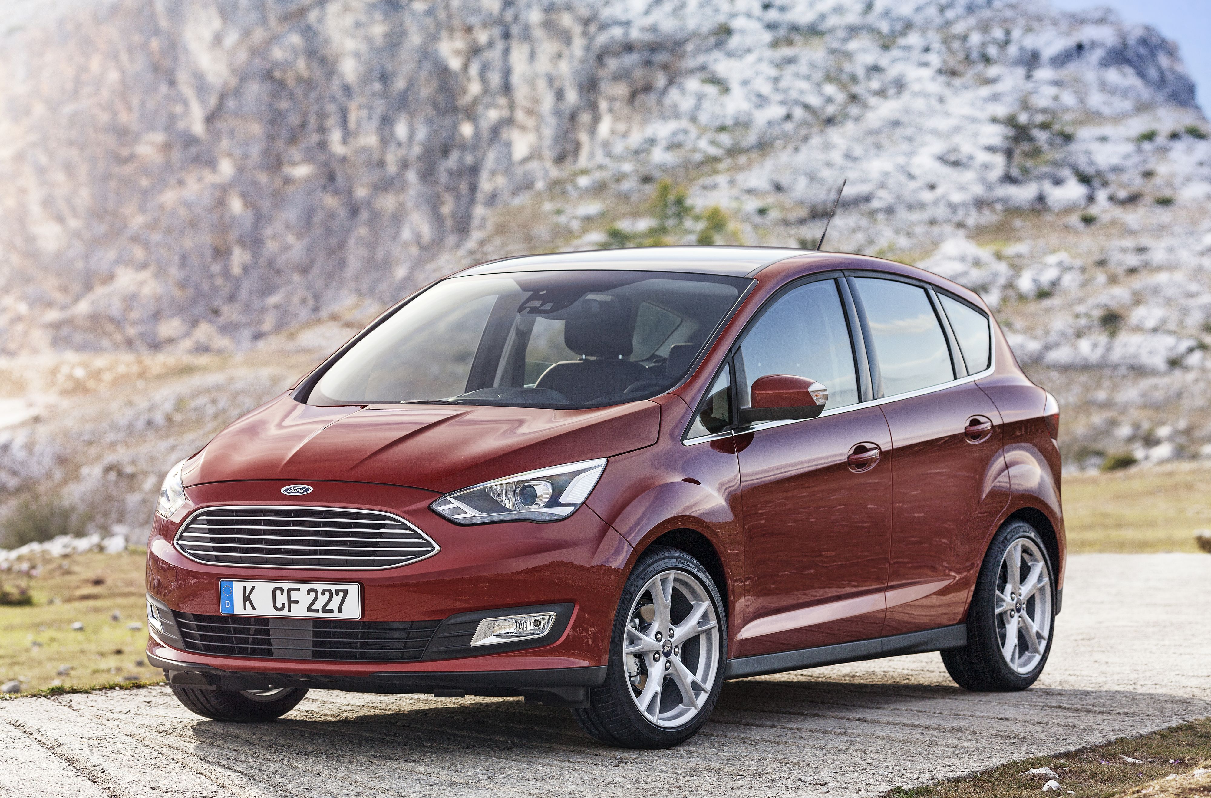 Nowy ford cmax i grand cmax. Cięcia były głębokie. Pod karoserią