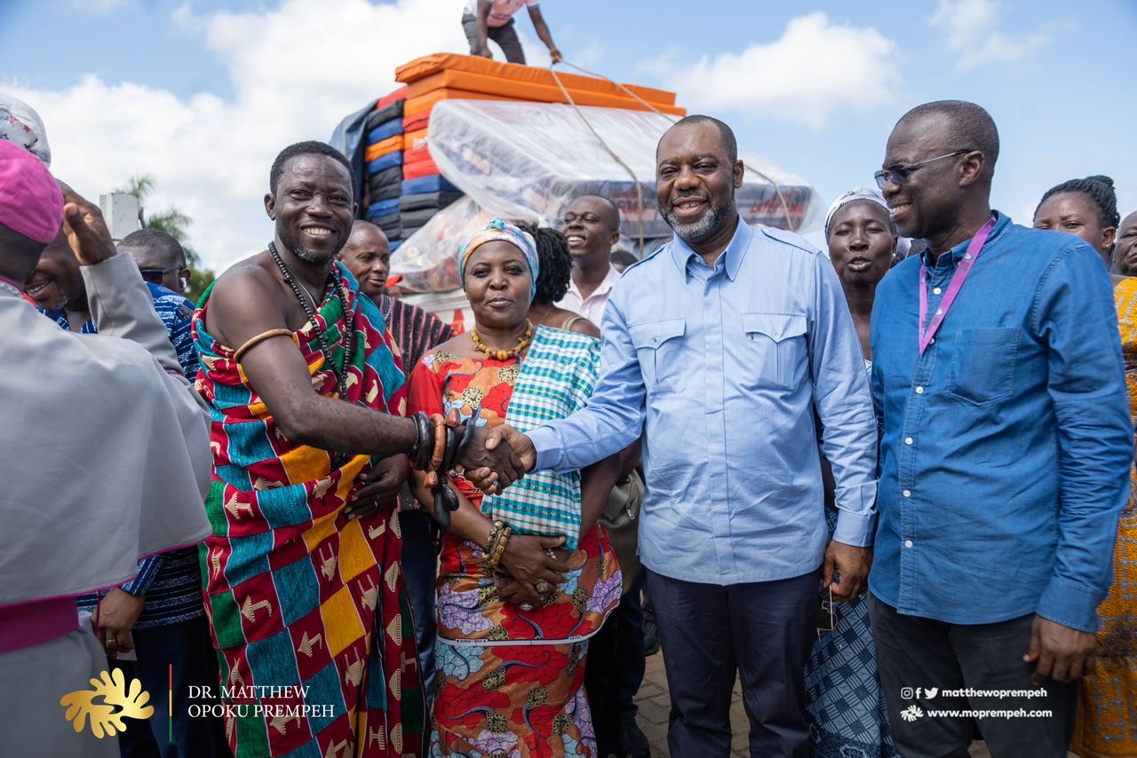 Opoku Prempeh leads VRA and NADMO to visit communities affected by Akosombo dam spillage