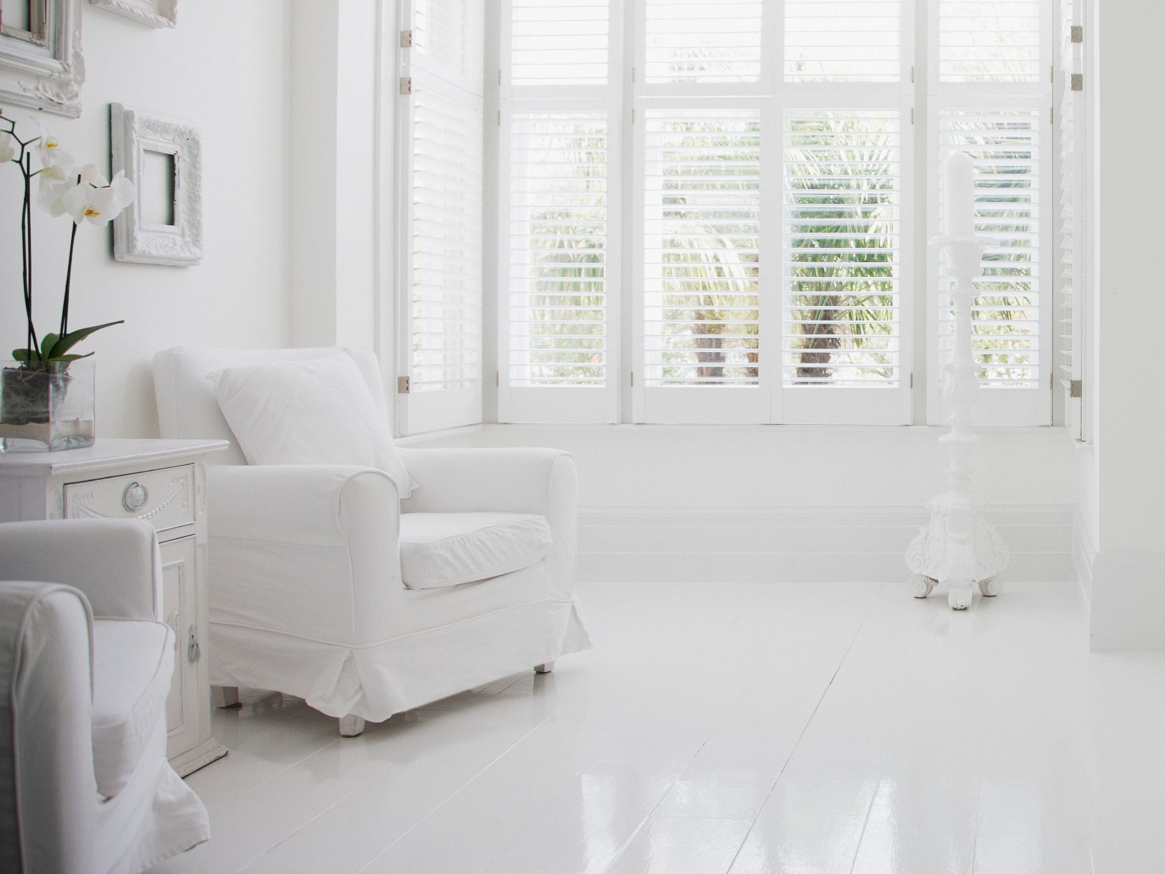 Some telltale signs your love for white is a mental disorder