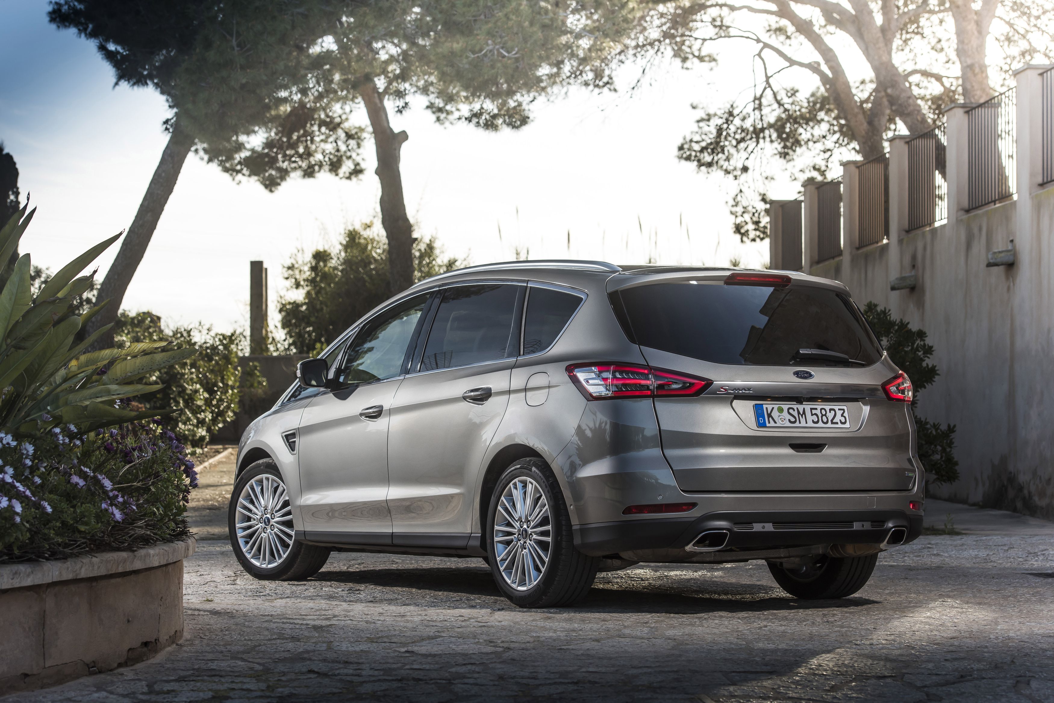 Już w Polsce! Nowy ford smax przechytrzy fotoradary