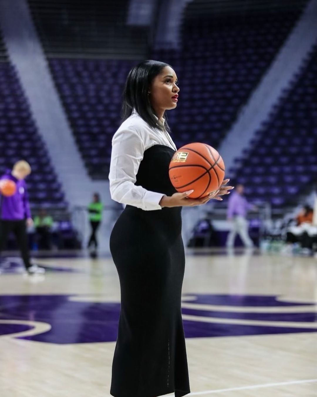 Meet Texas basketball coach Sydney Carter who has turned the court into