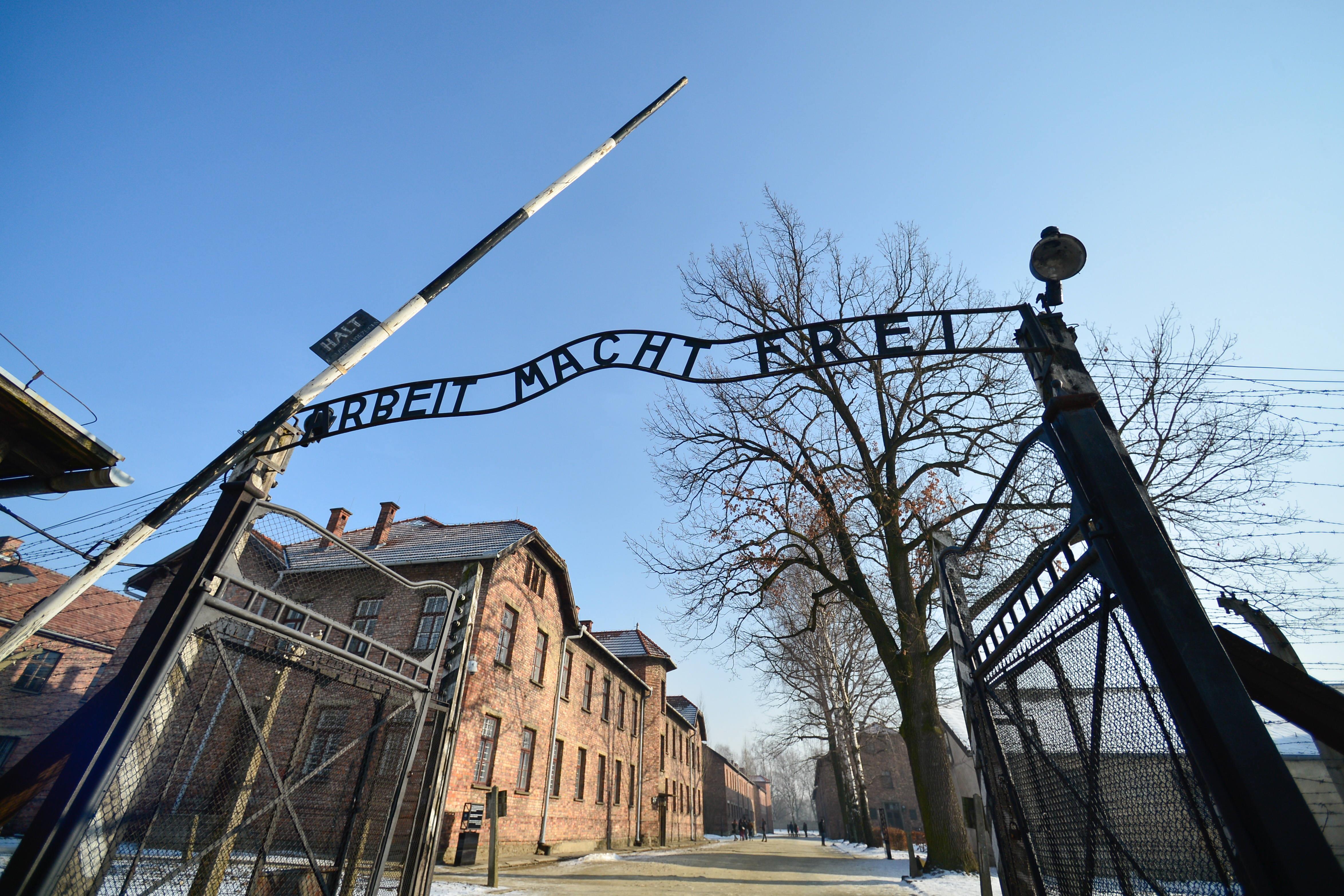 Polityk Pis Wykresli Z Turystycznej Mapy Polski Auschwitz
