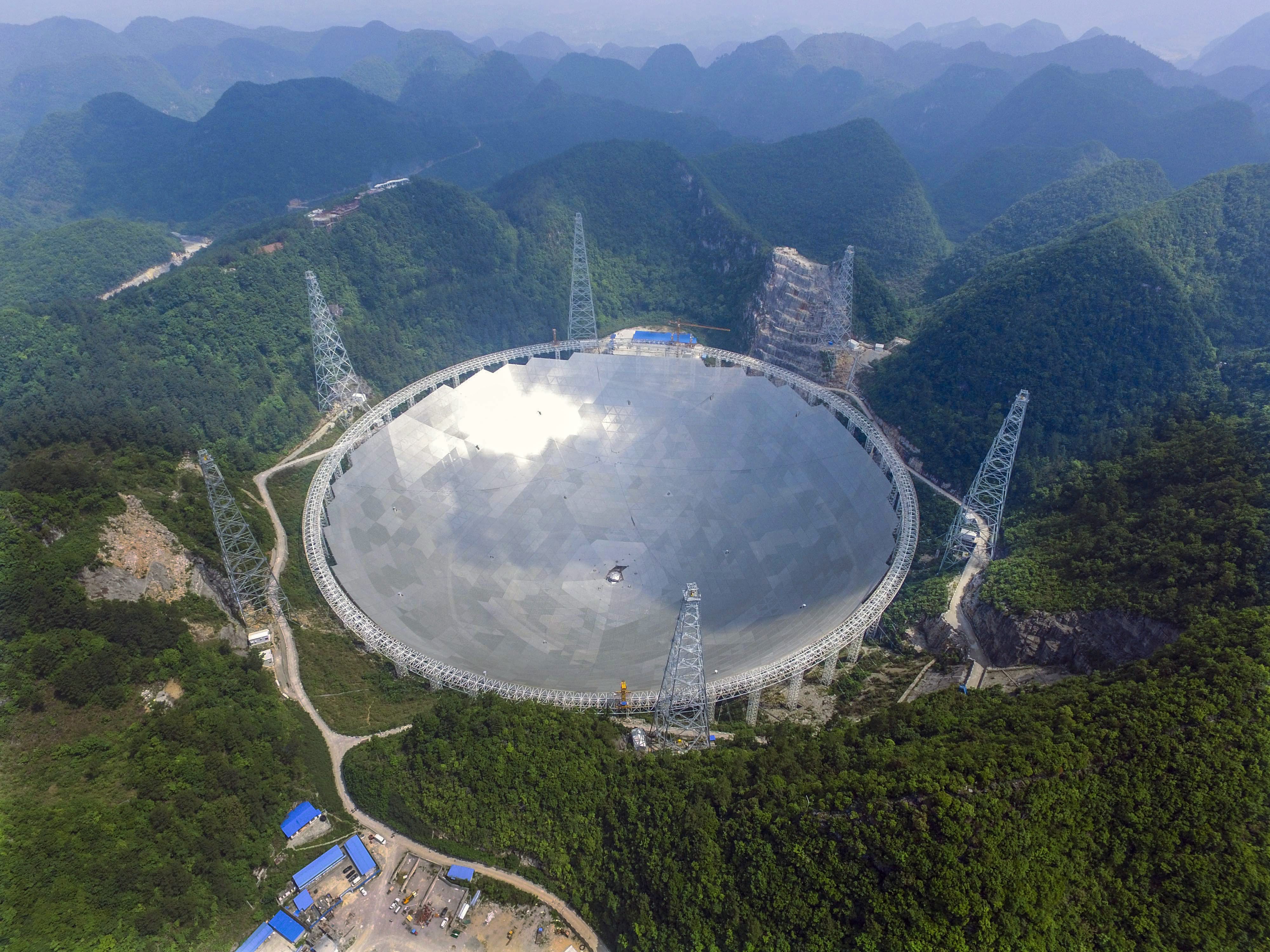 Chiny: otworzono największy radioteleskop na świecie - Wiadomości