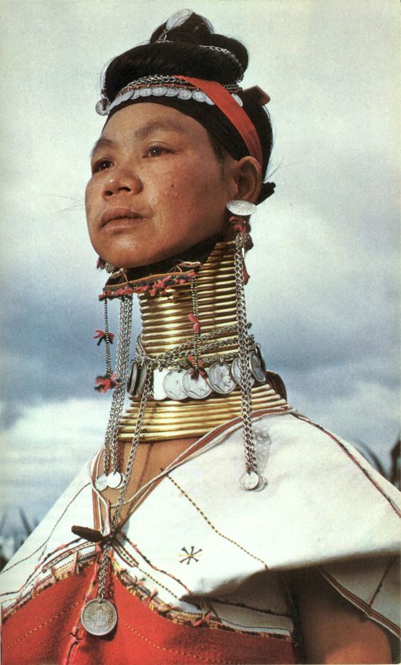 A giraffe woman of Burma [Pinterest]