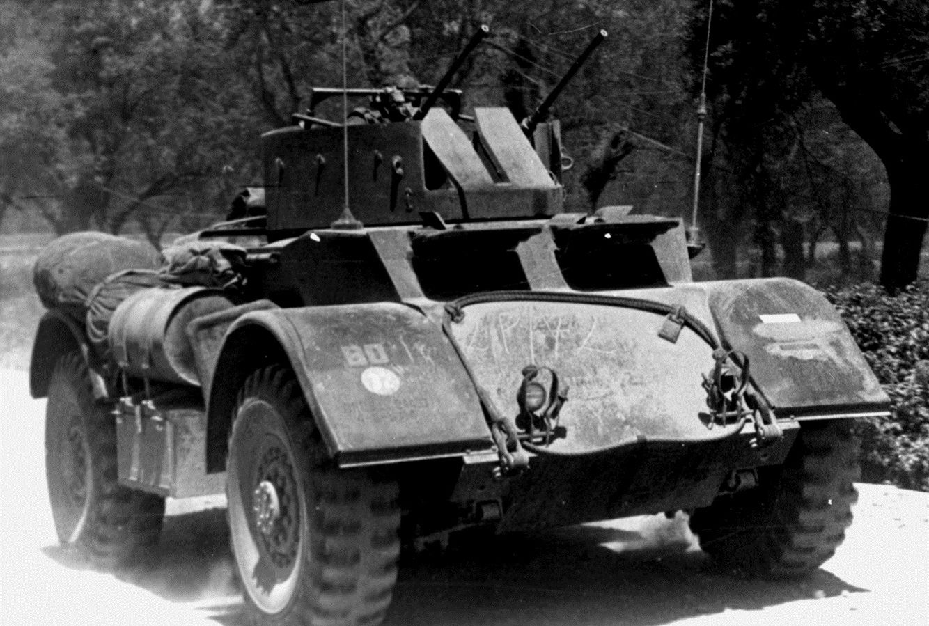 Ciężki samochód pancerny Chevrolet Staghound AA uzbrojony w dwa sprzężone karabiny maszynowe Browning 12,7 mm w Polskich Siłach Zbrojnych na Zachodzie