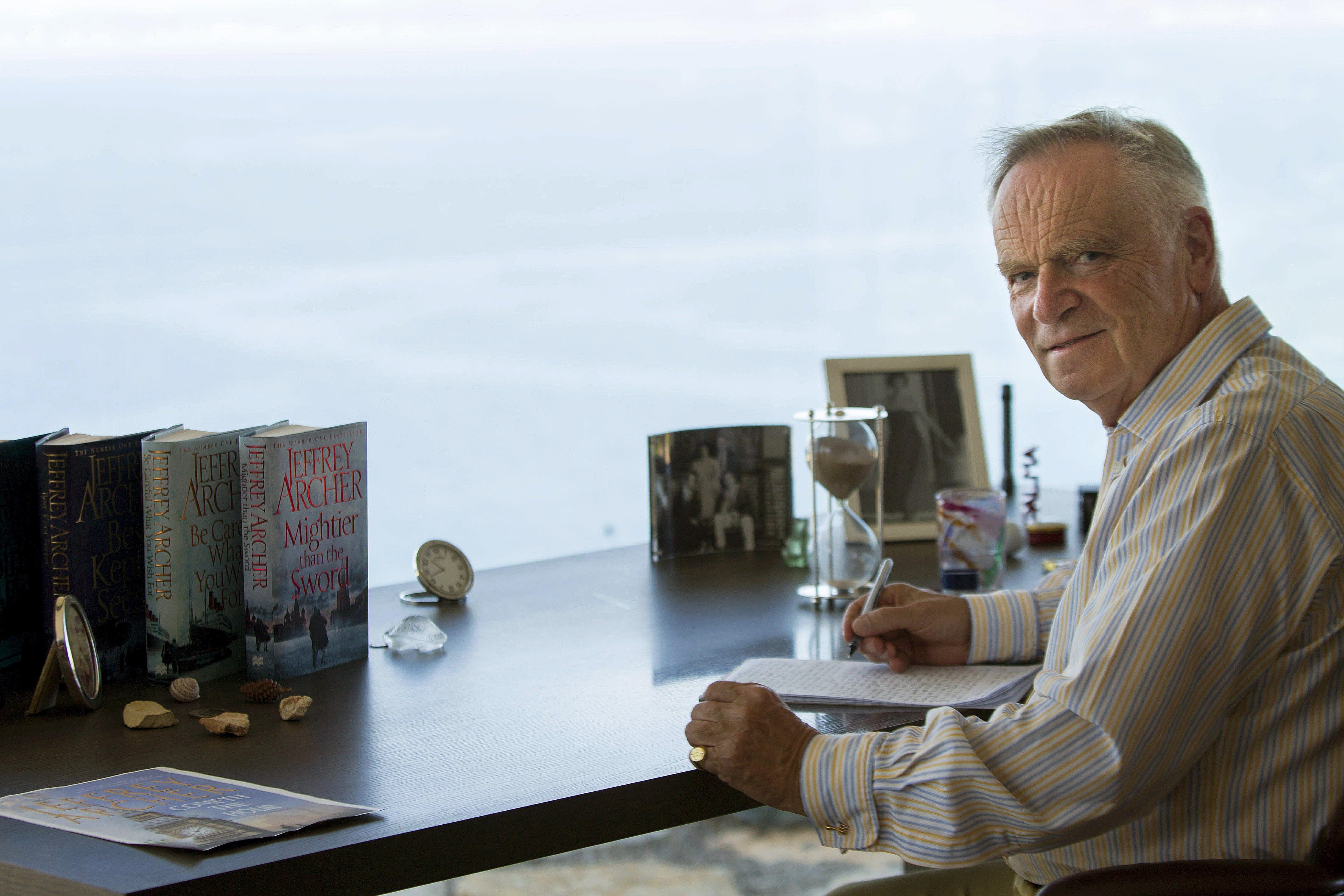 Jeffrey Archer. ycie wi zienie i kr lestwo. Rozmowa Newsweek