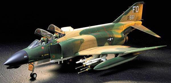 Фото - Збірна модель TAMIYA Amerykański myśliwiec F-4 C/D Phantom II 60305 