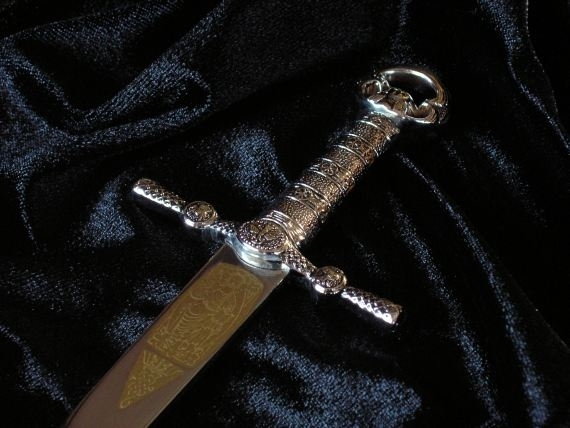 Płatnerze hiszpańscy MINIATURKA HISTORYCZNY MIECZ KRZYŻOWCÓW ZE STALI TOLEDAŃSKI