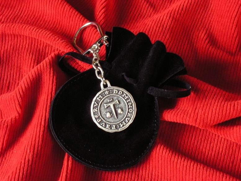 WŁOCHY BRELOK Z SYMBOLEM ZAKONU ŚW. JAKUBA Z ALTOPASCIO