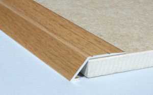 Effector S.A. A45 Listwa najazdowa samoprzylepna okleinowana 1,8m 3FA6-857B0_201 (3FA6-857B0_20130619165434)