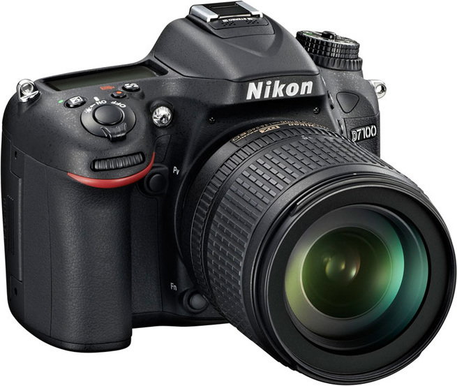 Nikon D7100 + 18-105 kit (VBA360K001)