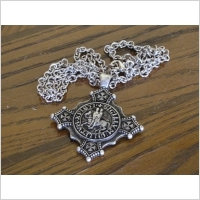 WŁOCHY CUDNY WISIOR Z TEMPLARIUSZAMI NA KONIU