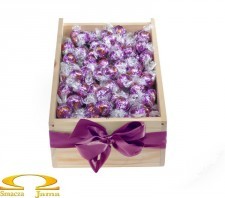 Smacza Jama Skrzynka pralinek Lindt Lindor Almond 1kg 2417-9753F