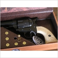 Hiszpania CZARNY COLT PEACE MAKER Z 1873 ROKU W PUDLE - NABOJE