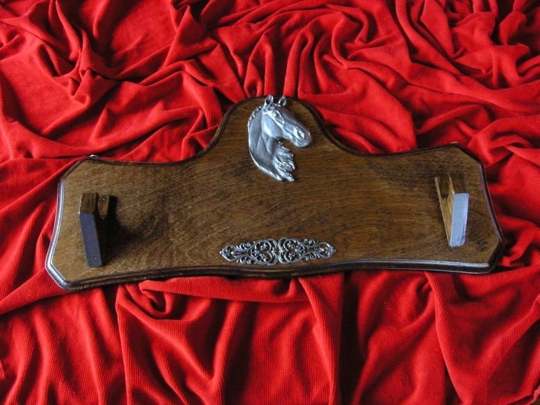 WŁOCHY DREWNIANA ZAWIESZKA DO STRZELB I KARABINÓW