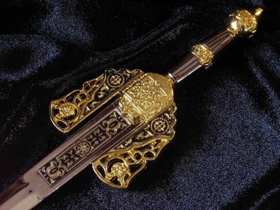 Płatnerze hiszpańscy MINIATURKA HISTORYCZNY MIECZ CHIŃSKI JIAN