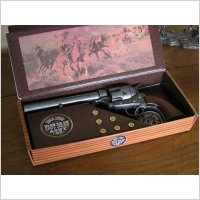 Hiszpania DŁUGI COLT PEACE MAKER Z 1873 ROKU W PUDLE - NABOJE