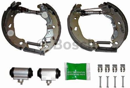BOSCH Zesatw szczęk hamulcowych 0 204 114 617