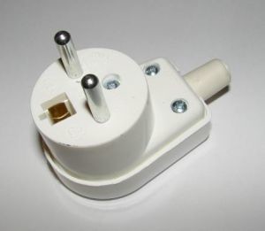 Wtyczka kątowa z uziemieniem