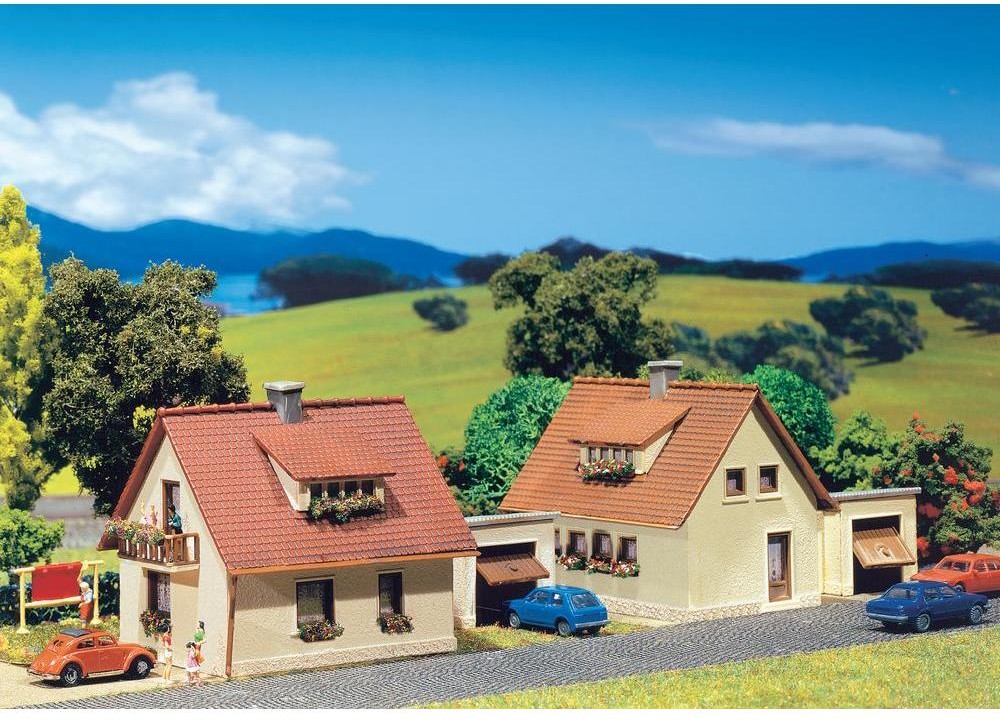 Faller Dom jednorodzinny z garażem 232226 100 x 57 x 50 mm skala N