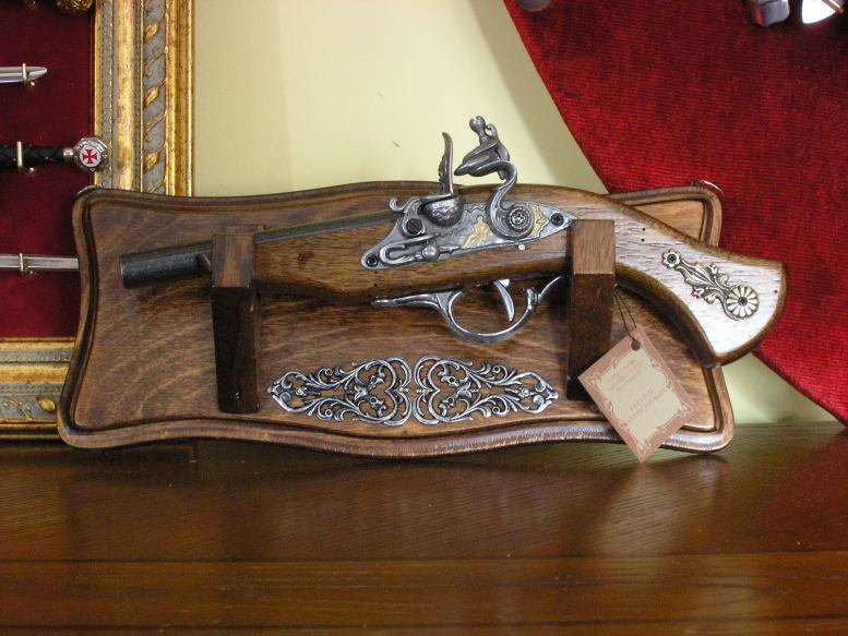 WŁOCHY WYJĄTKOWY PISTOLET SKAŁKOWY NA ZAWIESZCE