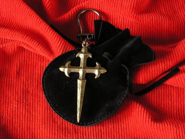 WŁOCHY BRELOK ZE ZŁOTYM KRZYŻEM TEMPLARIUSZY