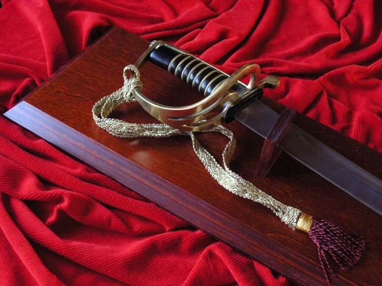 Płatnerze hiszpańscy GŁADKA SZABLA POLSKA KAWALERYJSKA WZ.1917 NA TABLO