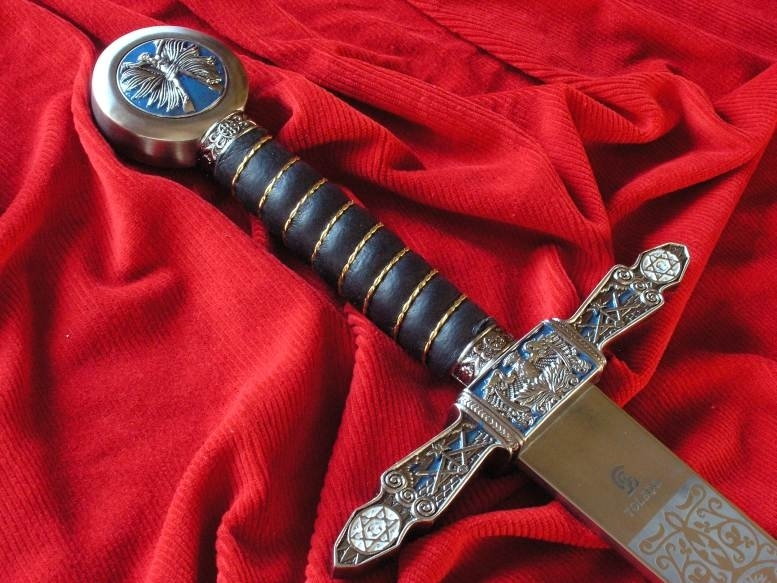 Płatnerze hiszpańscy BOGATO GRAWEROWANY SYMBOLICZNY MIECZ MASOŃSKI