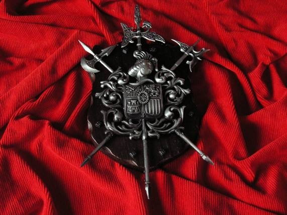 Hiszpania RODOWA PANOPLIA RYCERSKA NA DREWNIE