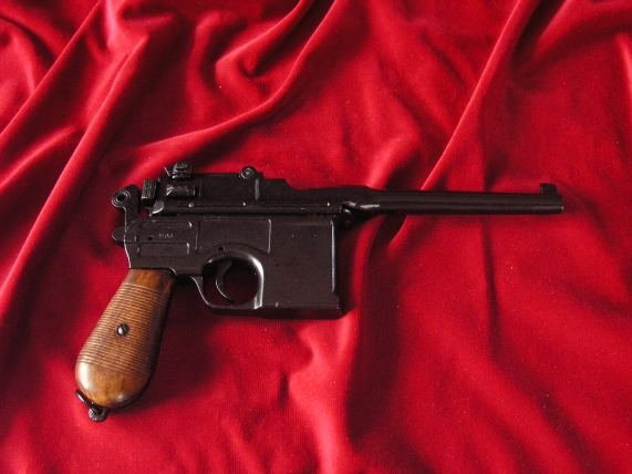 Denix KULTOWY PISTOLET MAUSER C96 Z DREWNIANĄ RĘKOJEŚCIĄ