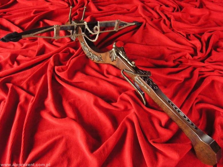 WŁOCHY HISTORYCZNA REPLIKA KUSZY NA POCISKI Z 1423r.