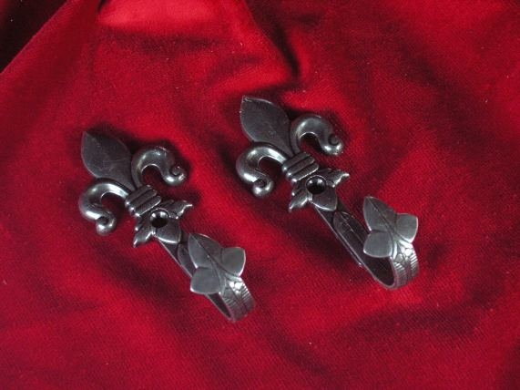 Hiszpania ZESTAW WIESZAKÓW LILIE SREBRNE