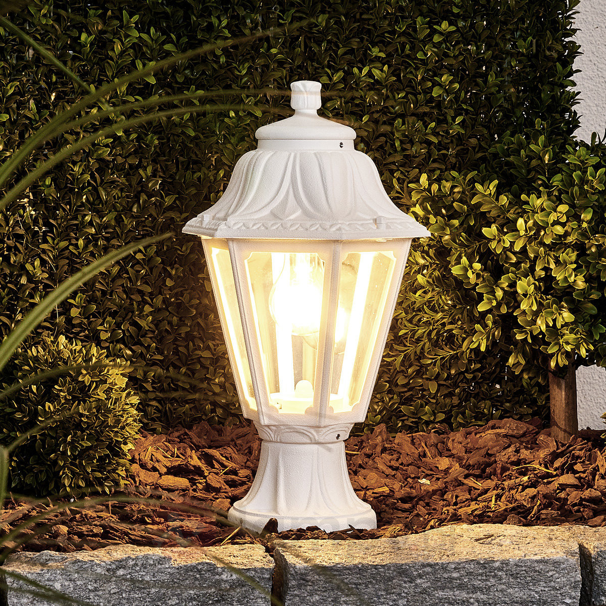FUMAGALLI Fumagalli Biała lampa cokołowa LED MIKROLOT ANNA E27